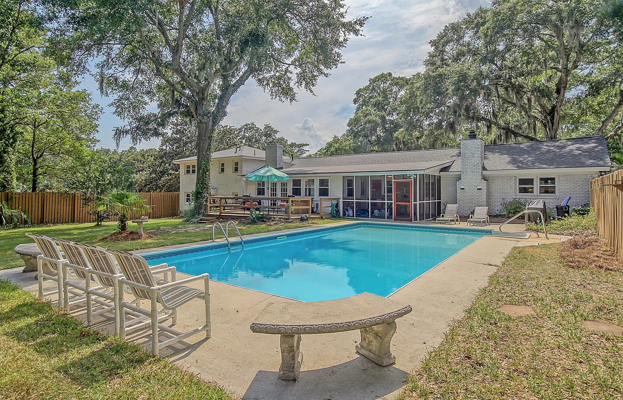 828 Robert E Lee Boulevard