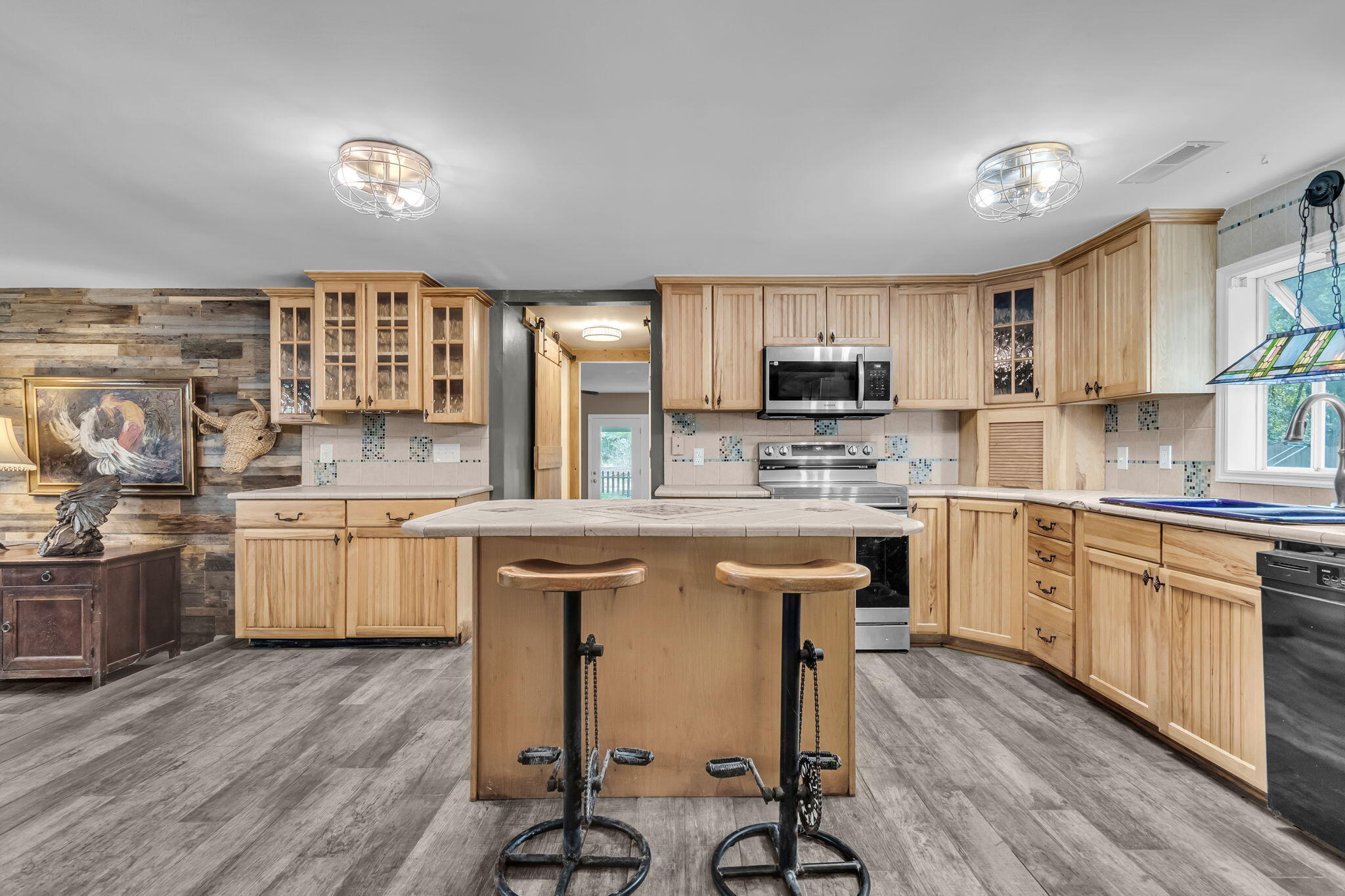 7971 Highway 162