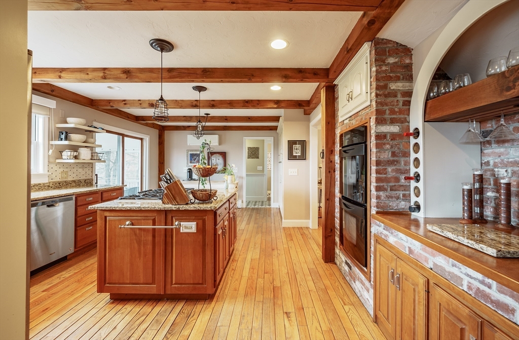 110 Kettle Hole Rd