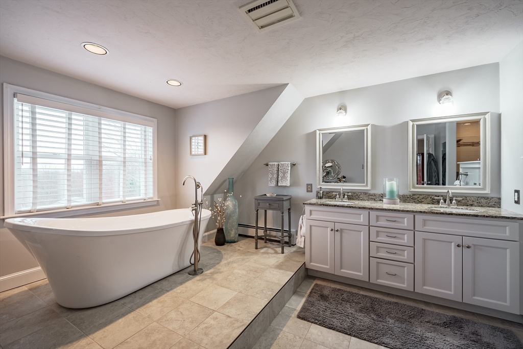 110 Kettle Hole Rd