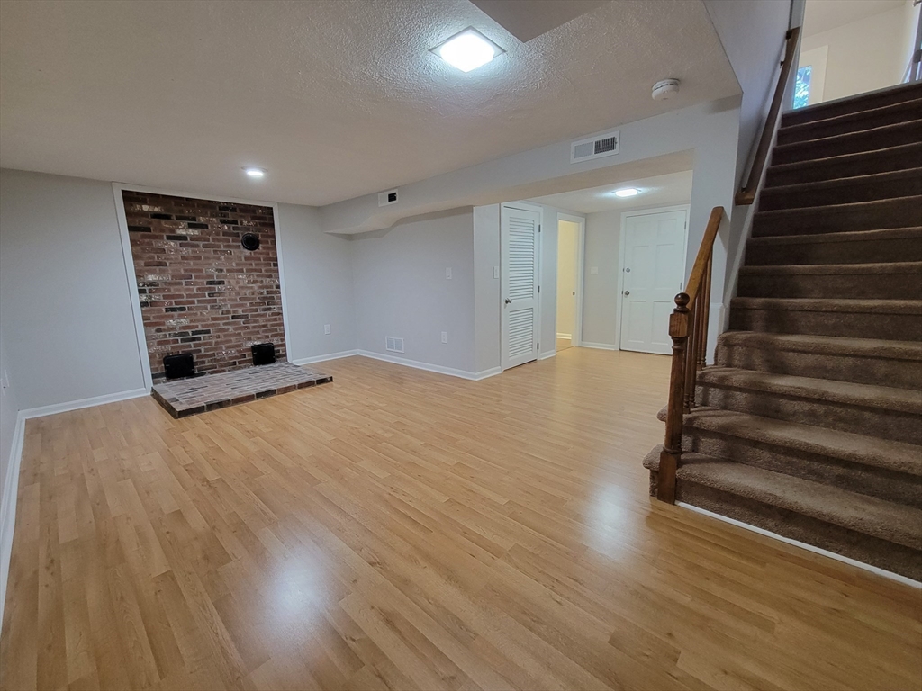 202 Wellman Ave # 202