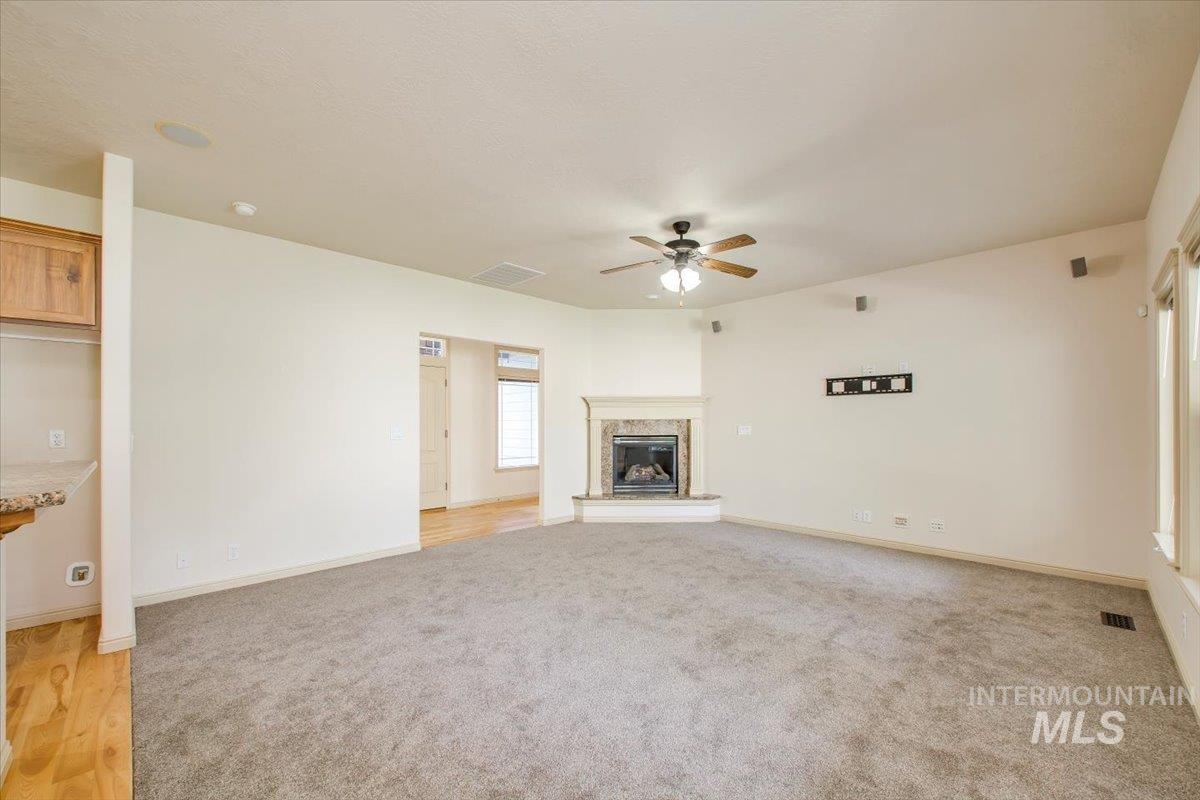 686 W Great Basin Dr