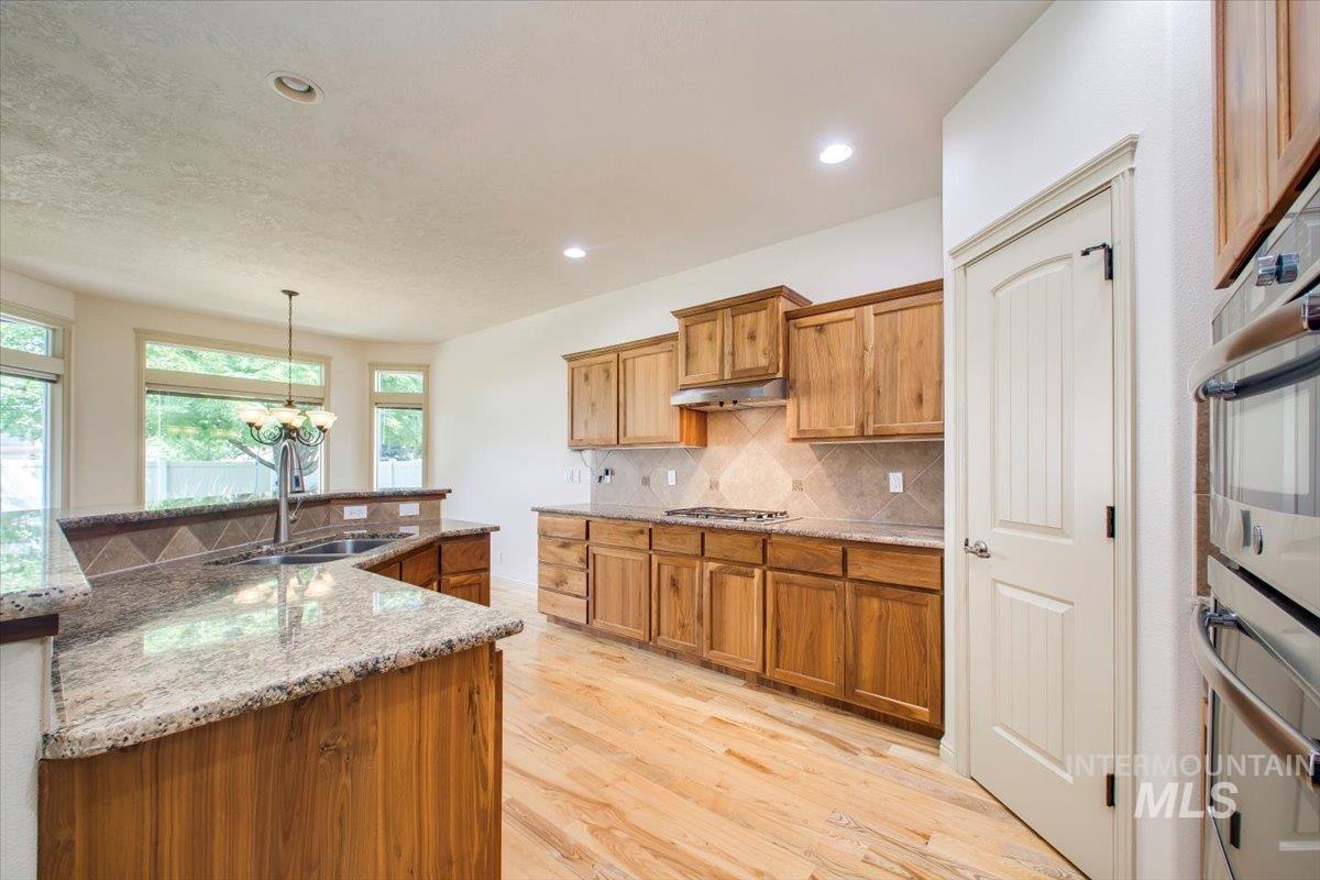 686 W Great Basin Dr