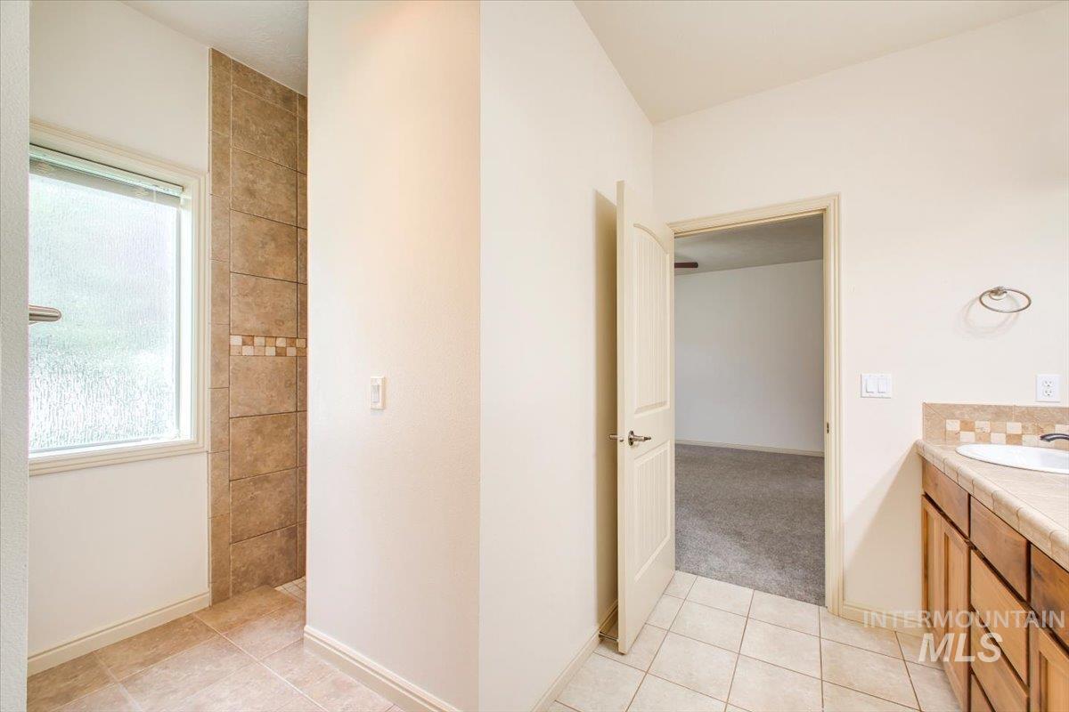 686 W Great Basin Dr