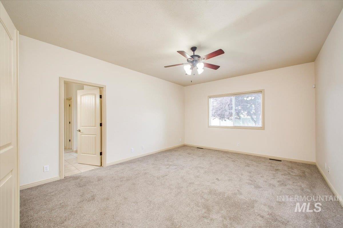 686 W Great Basin Dr