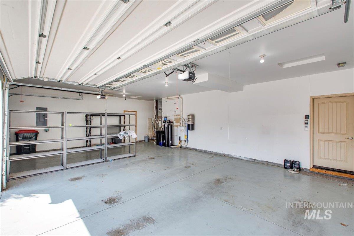 686 W Great Basin Dr