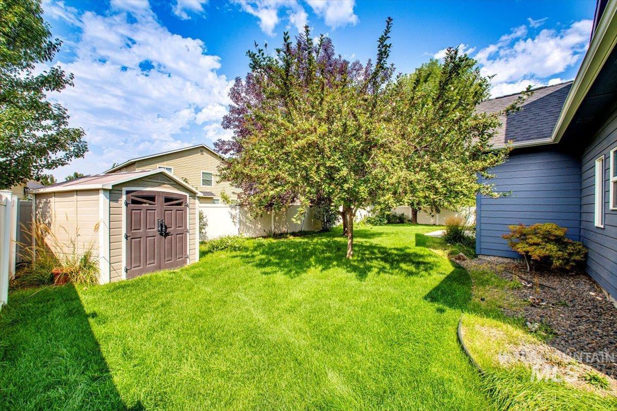 686 W Great Basin Dr