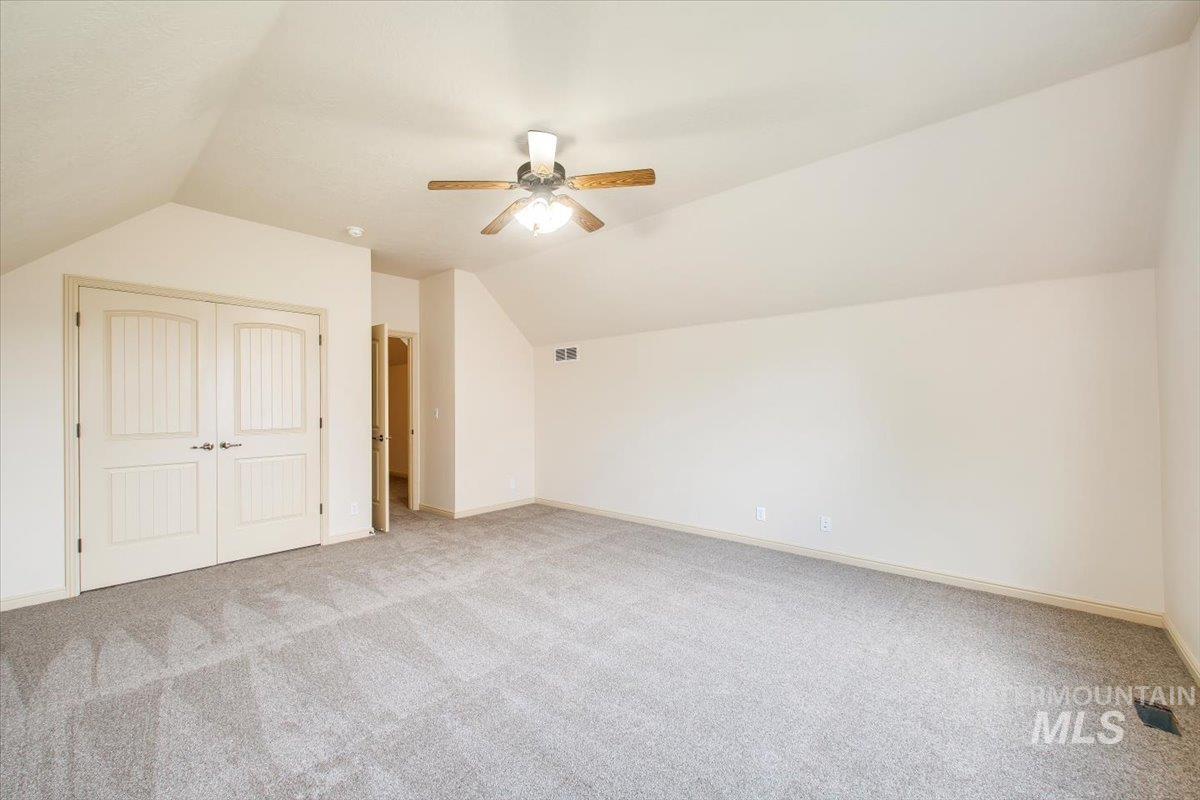 686 W Great Basin Dr