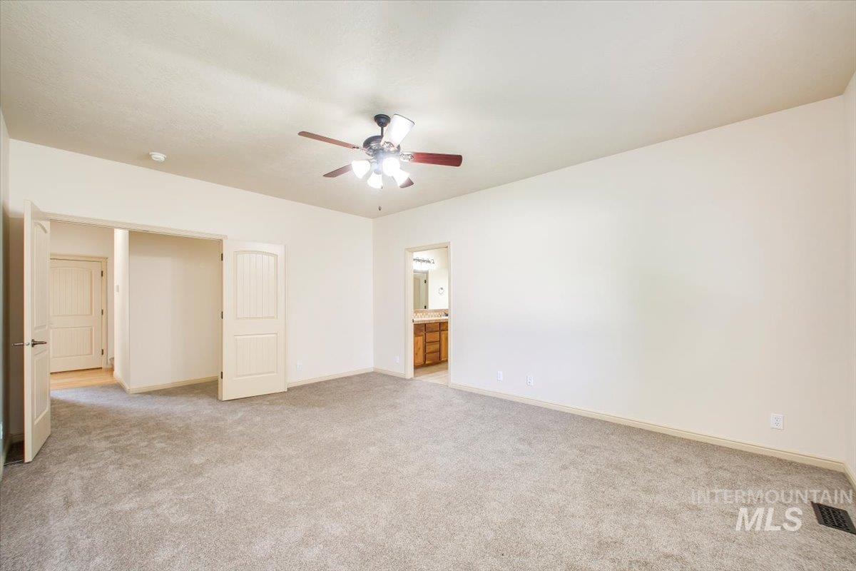 686 W Great Basin Dr