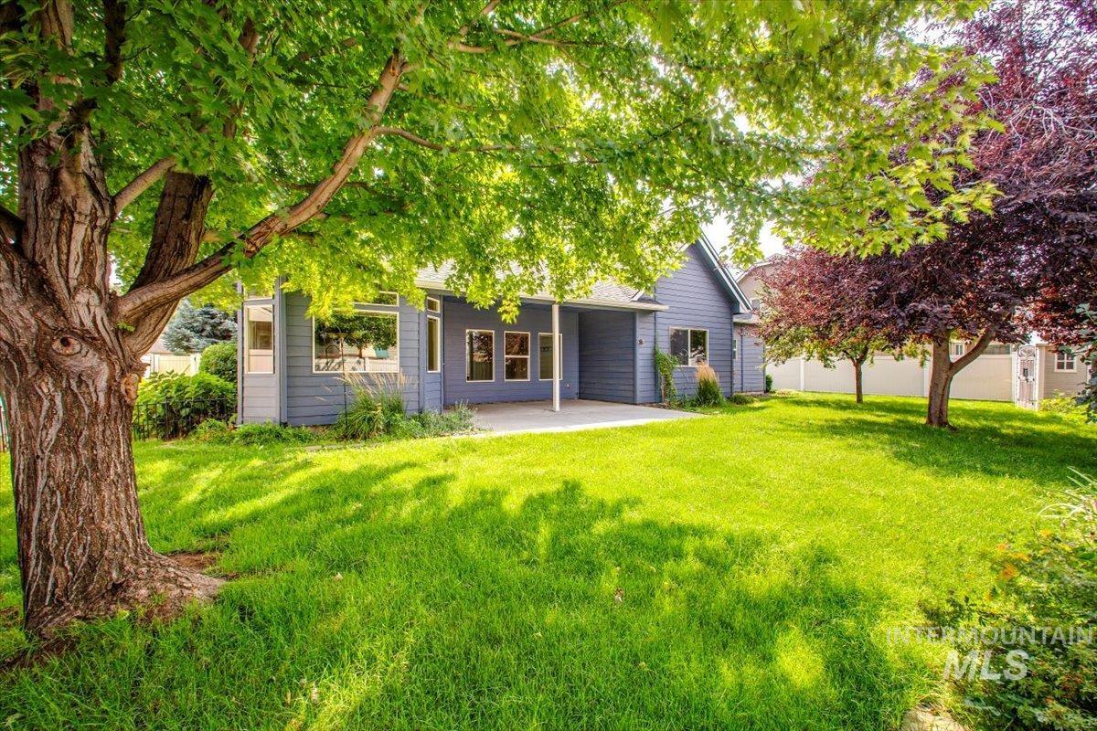 686 W Great Basin Dr