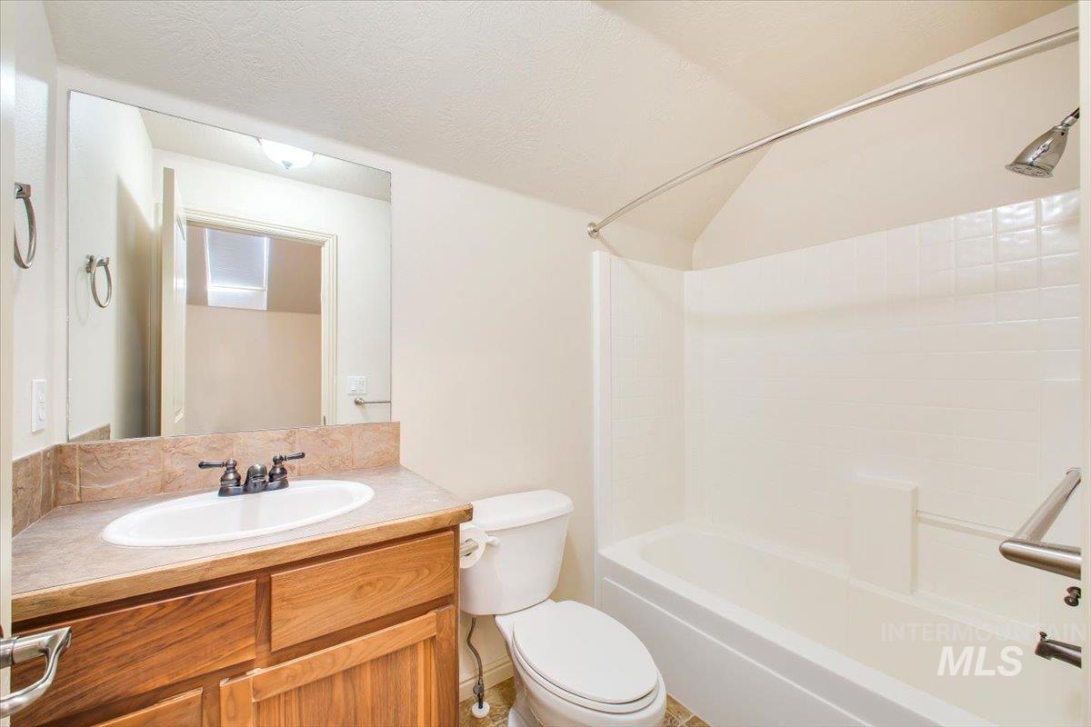 686 W Great Basin Dr