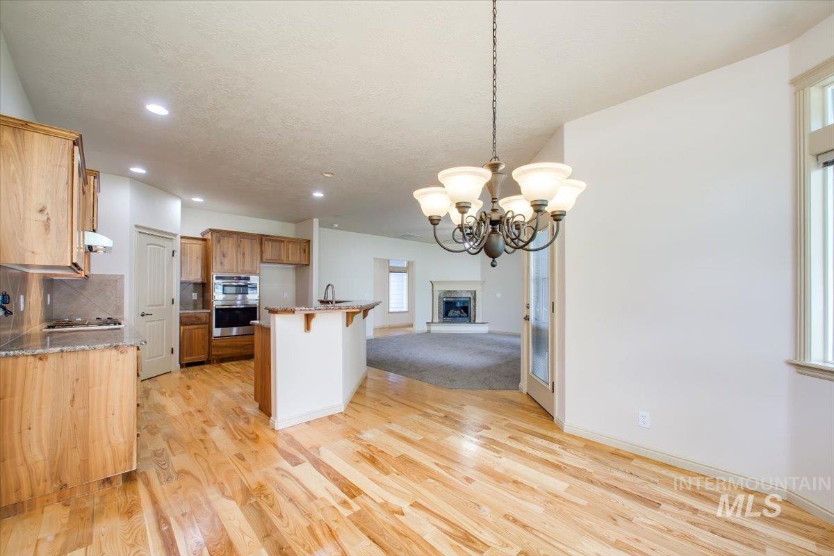 686 W Great Basin Dr