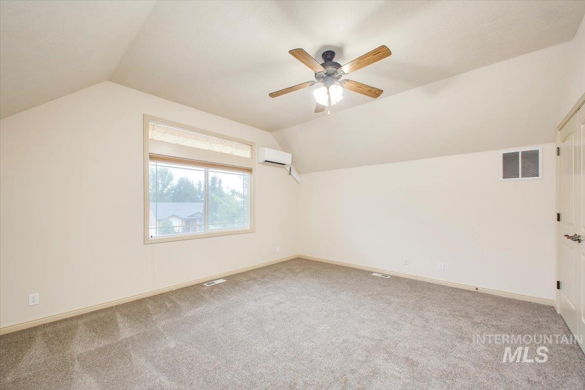 686 W Great Basin Dr