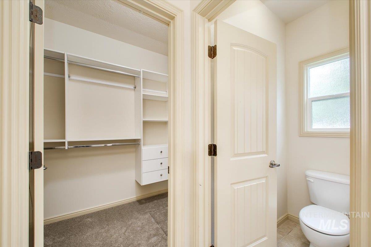 686 W Great Basin Dr