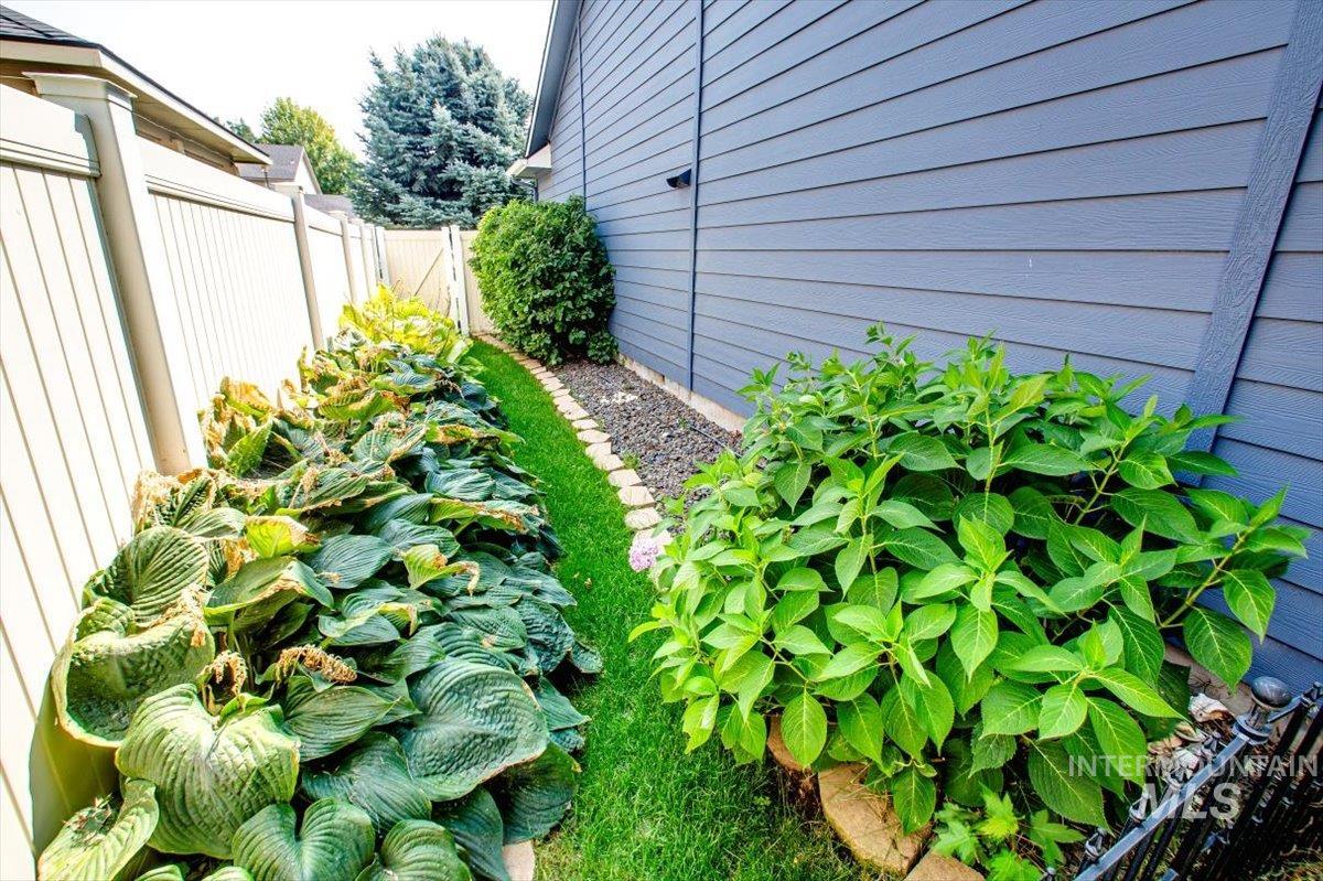 686 W Great Basin Dr