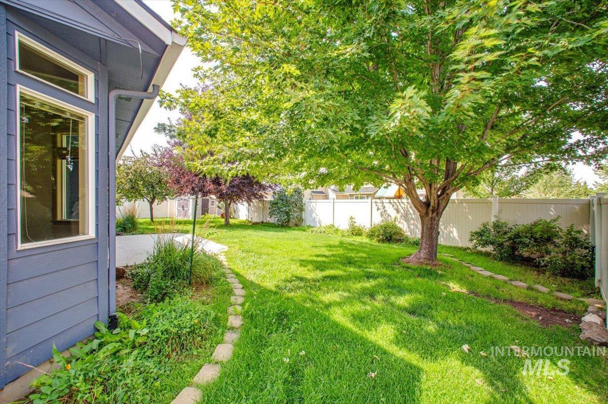 686 W Great Basin Dr