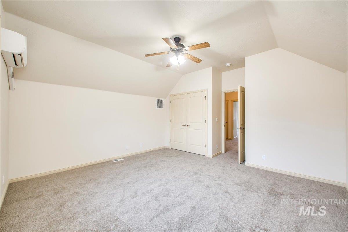 686 W Great Basin Dr