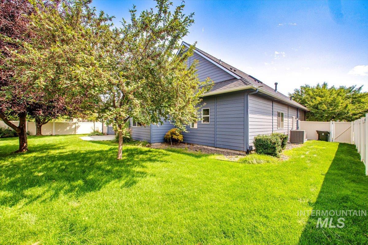 686 W Great Basin Dr