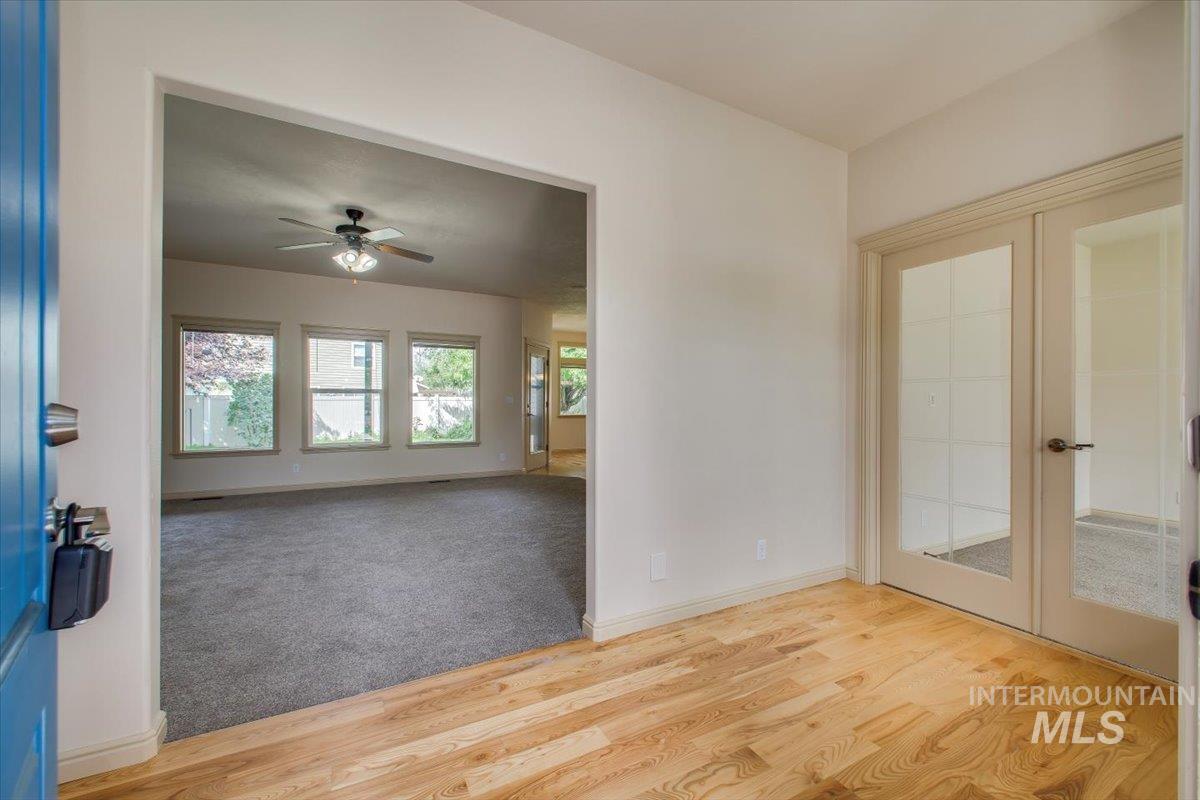 686 W Great Basin Dr