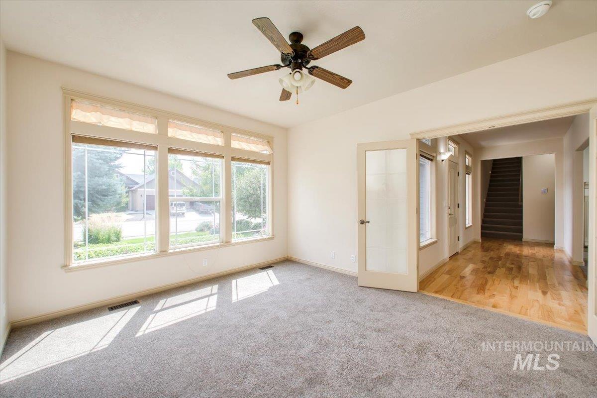 686 W Great Basin Dr