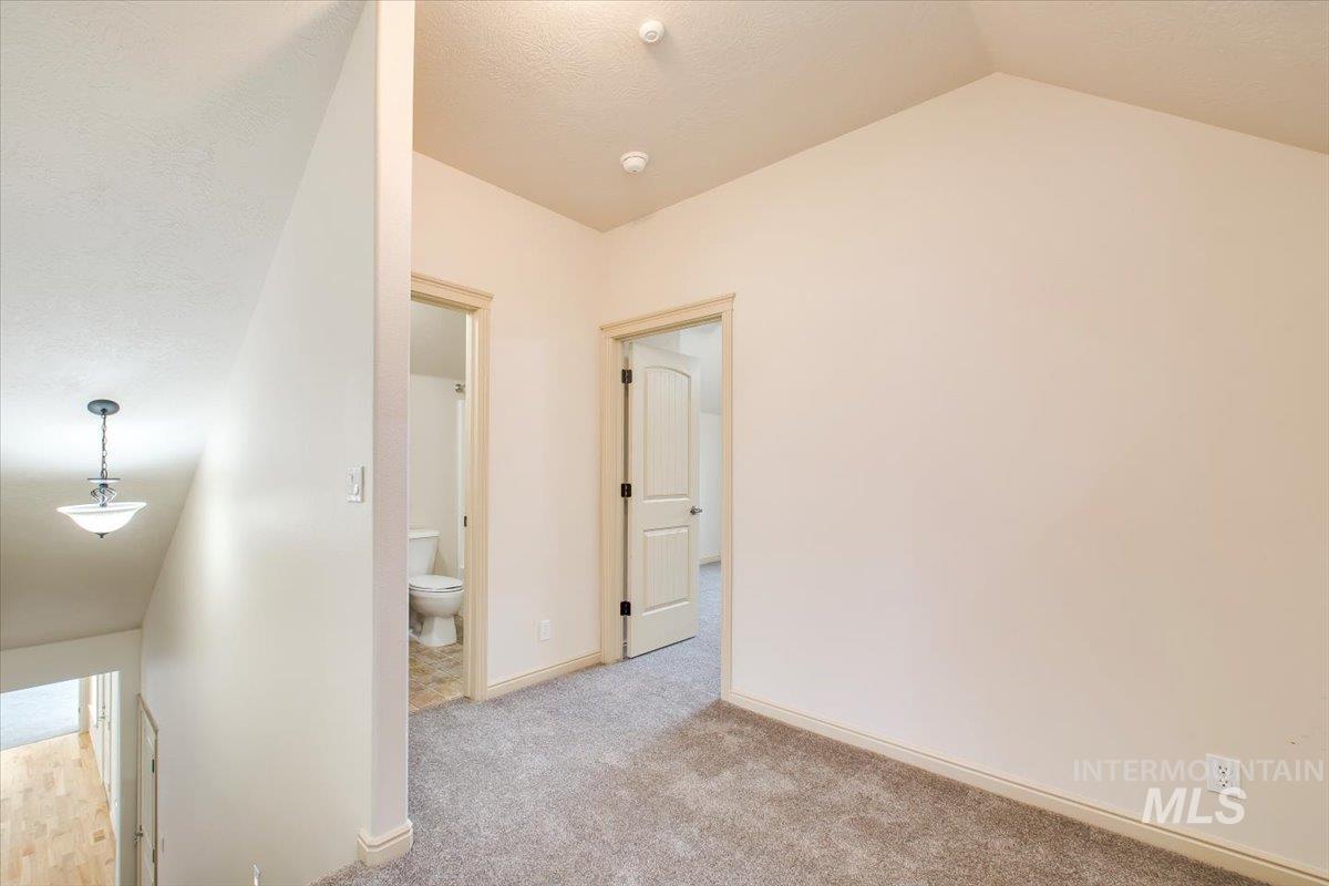 686 W Great Basin Dr