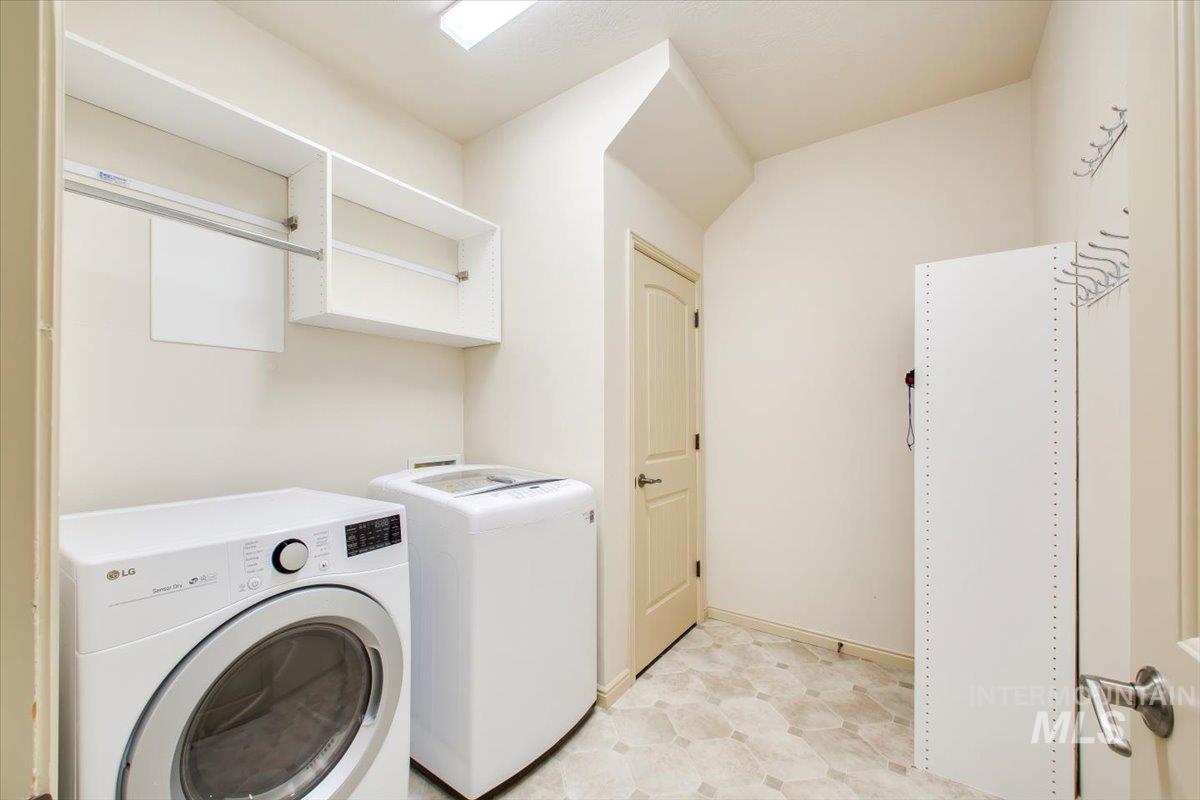 686 W Great Basin Dr