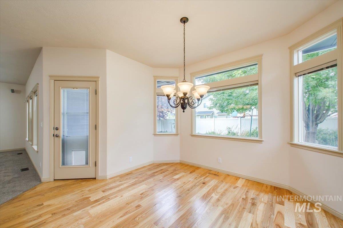 686 W Great Basin Dr