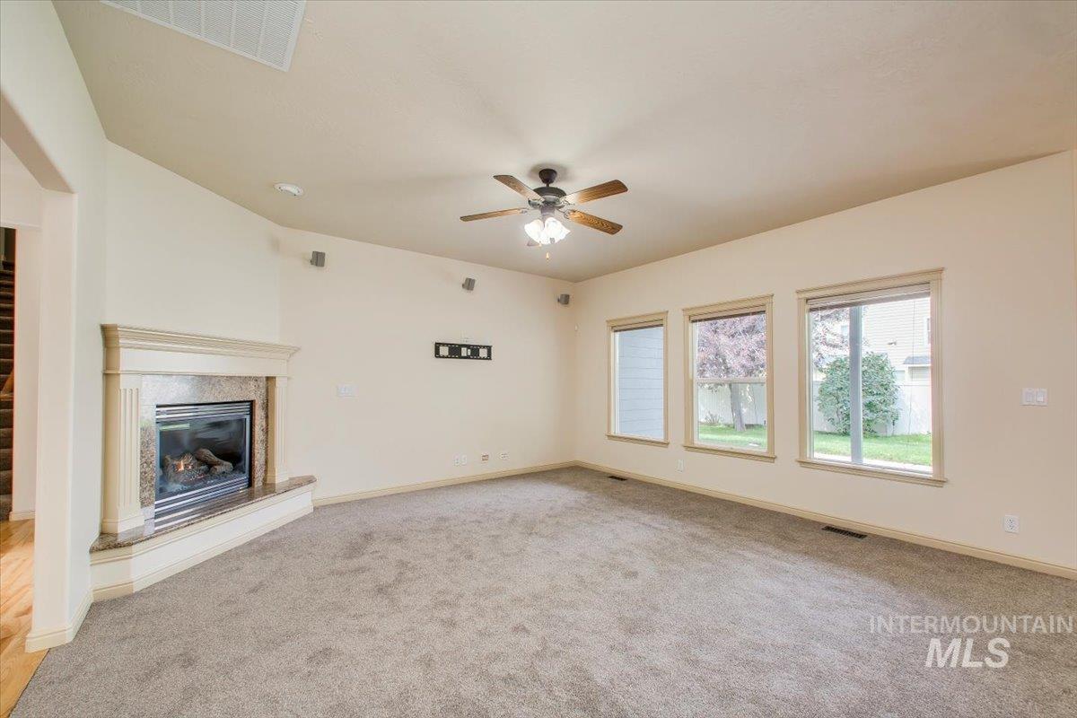 686 W Great Basin Dr