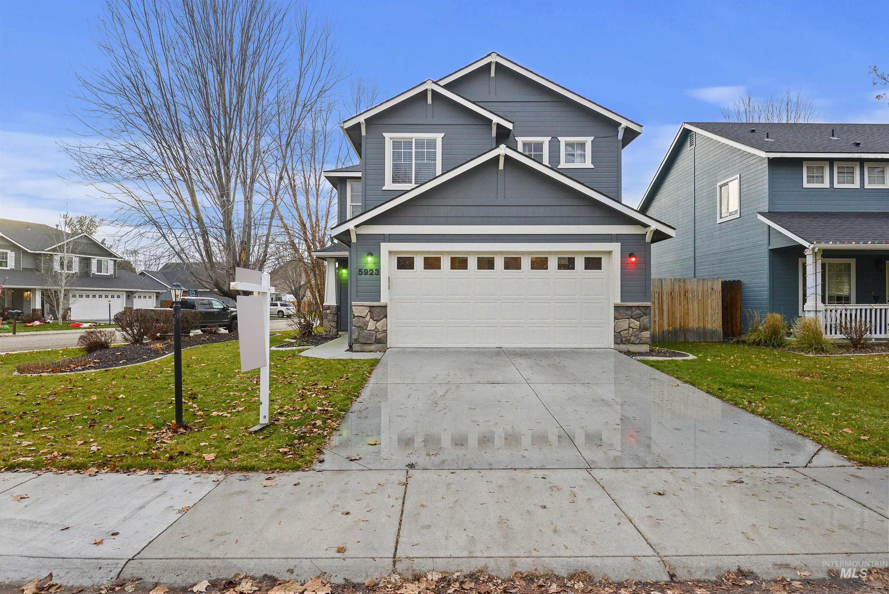 5923 N Silver Maple Ave