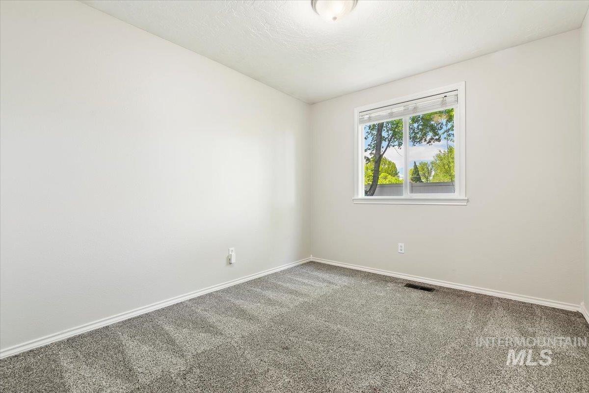 1033 S Spoonbill Ave