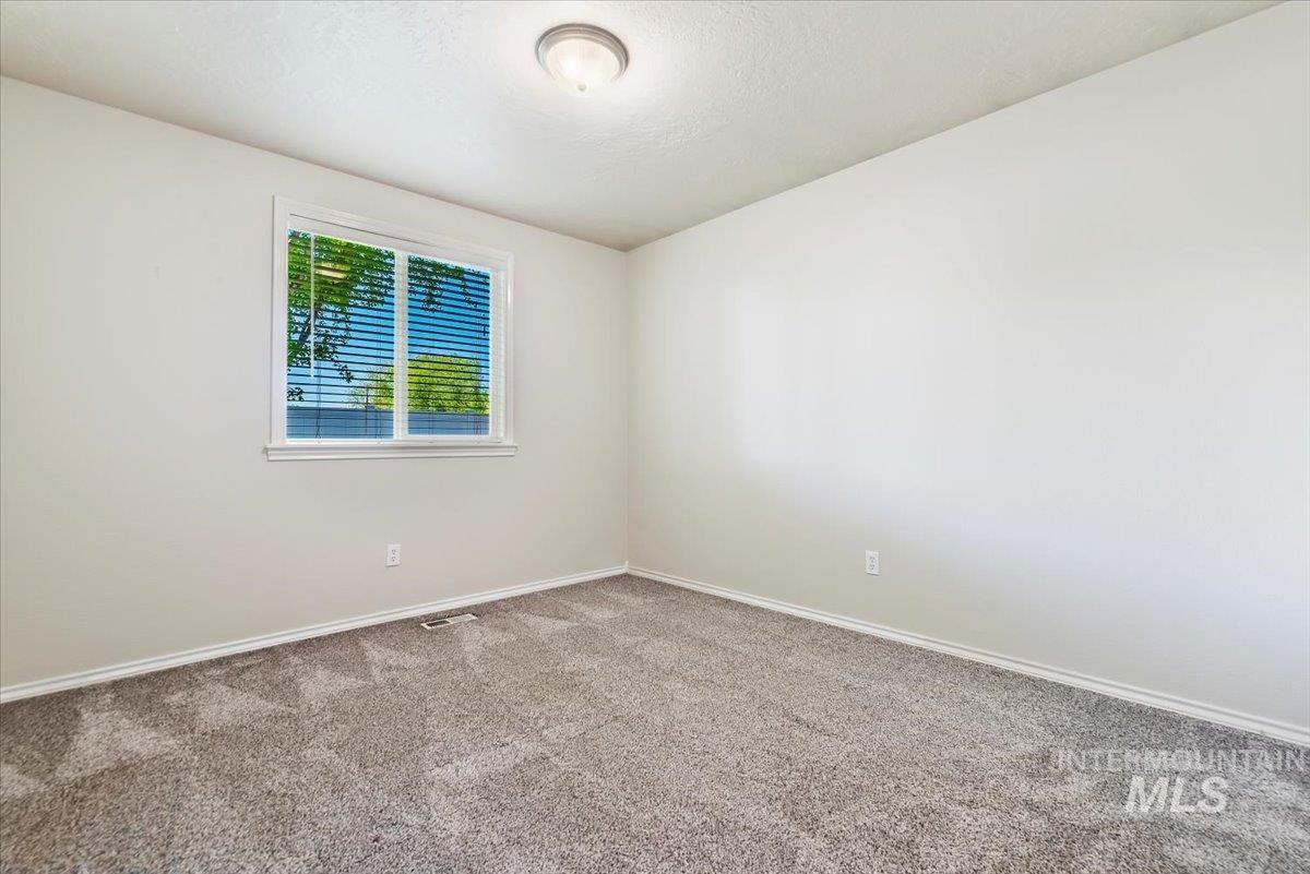 1033 S Spoonbill Ave