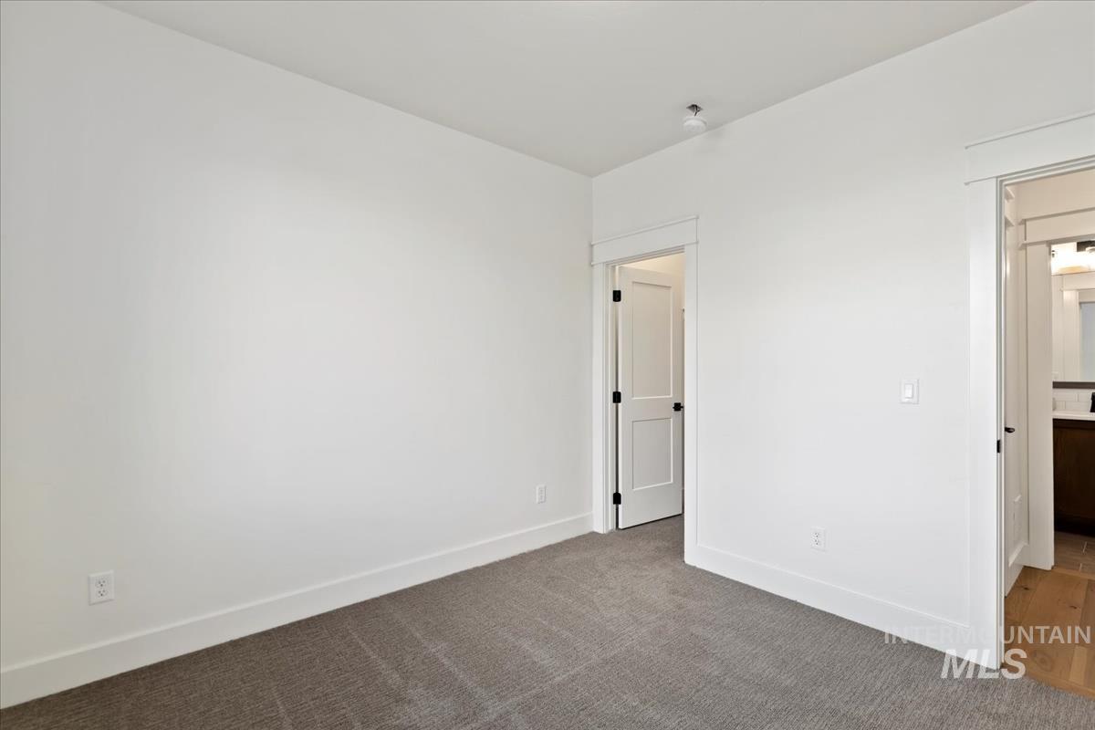 2233 E Hidcote Street