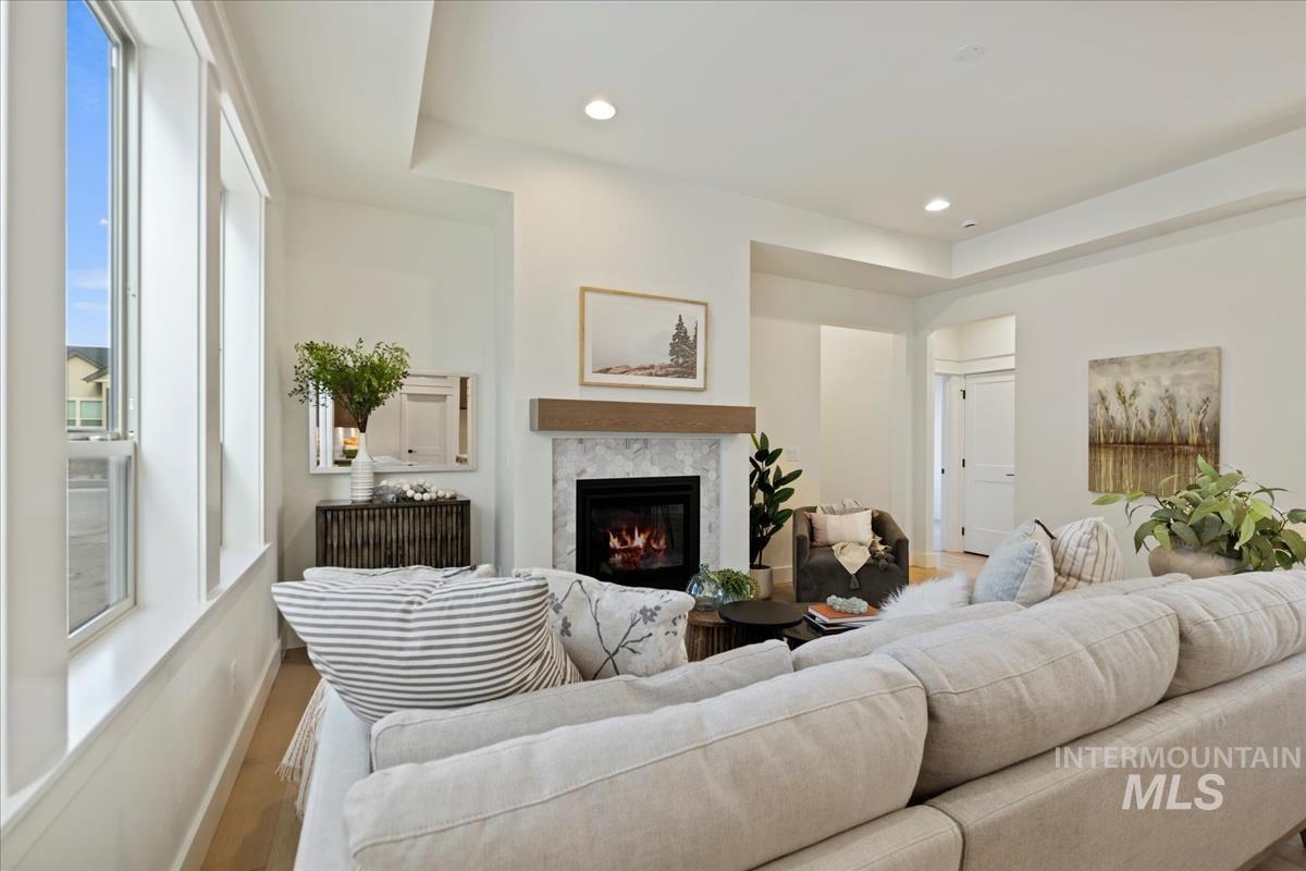 2233 E Hidcote Street