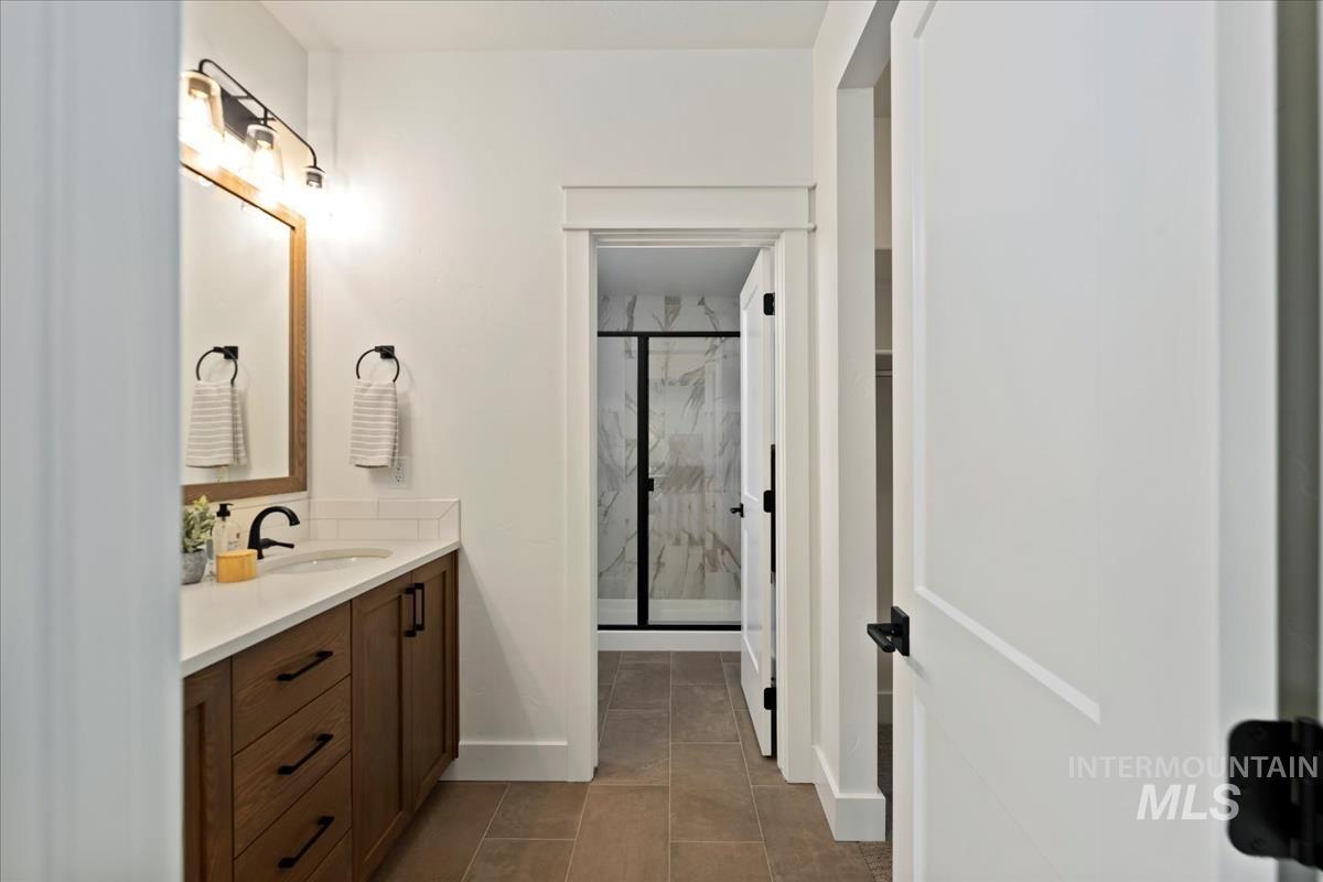 2233 E Hidcote Street