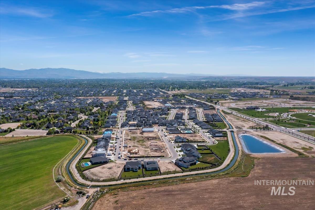 2233 E Hidcote Street