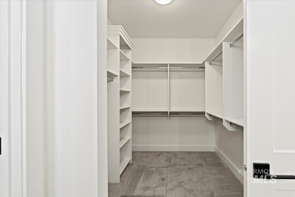 2233 E Hidcote Street