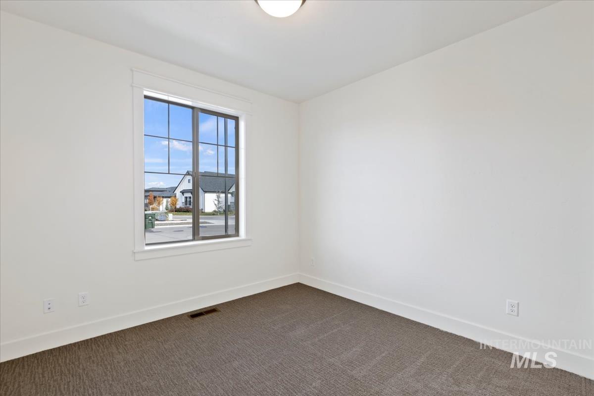 2233 E Hidcote Street