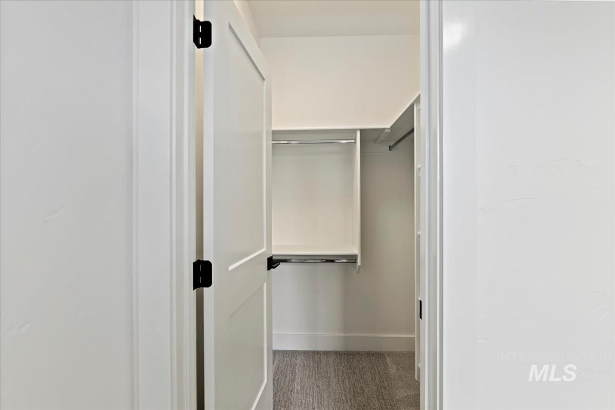 2233 E Hidcote Street