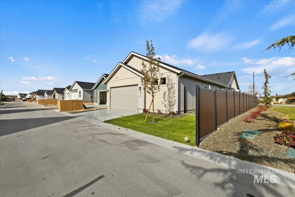 2233 E Hidcote Street