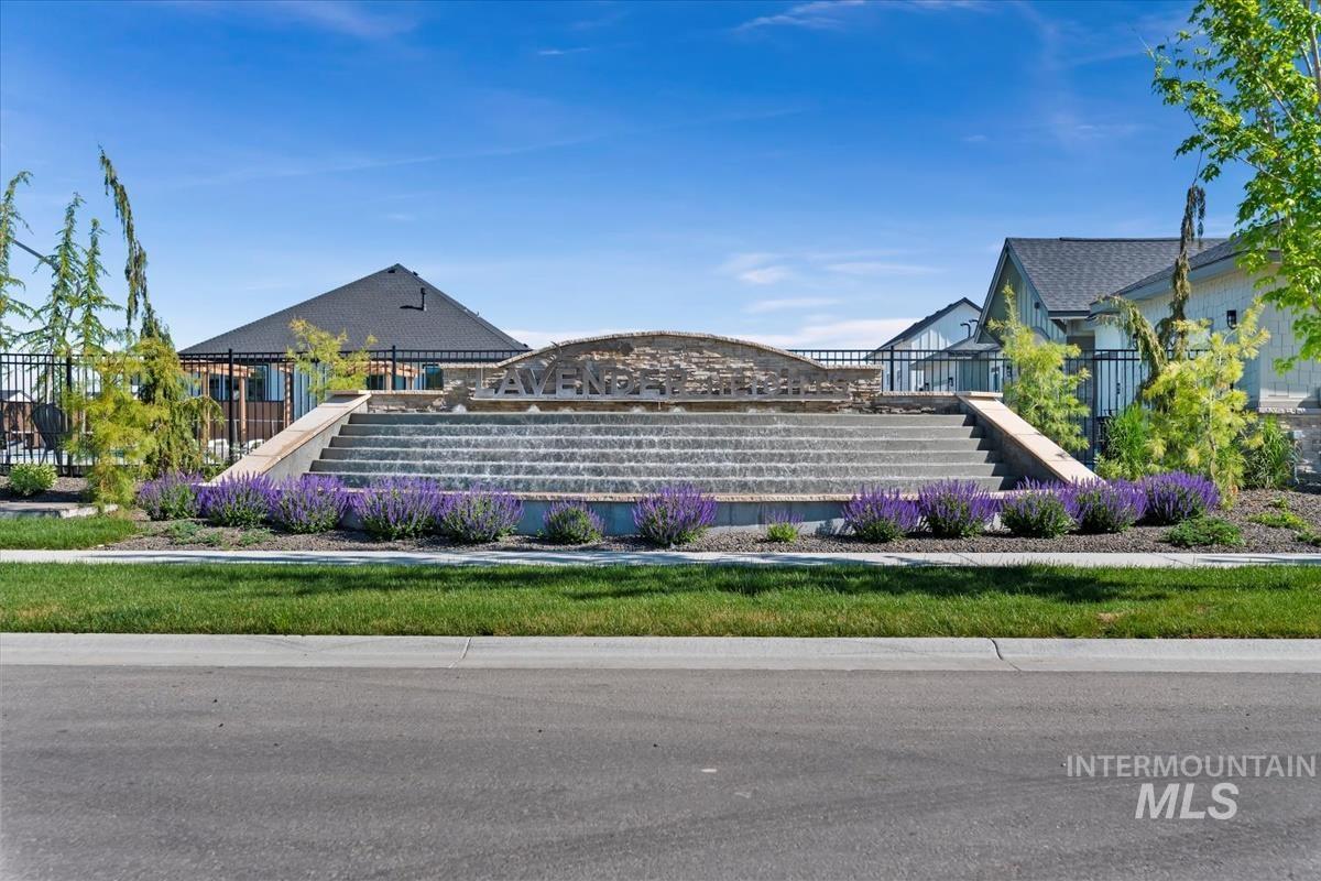 2233 E Hidcote Street