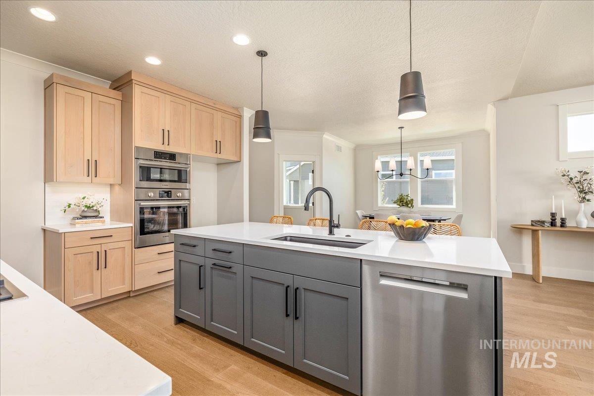 6874 W Los Flores Dr