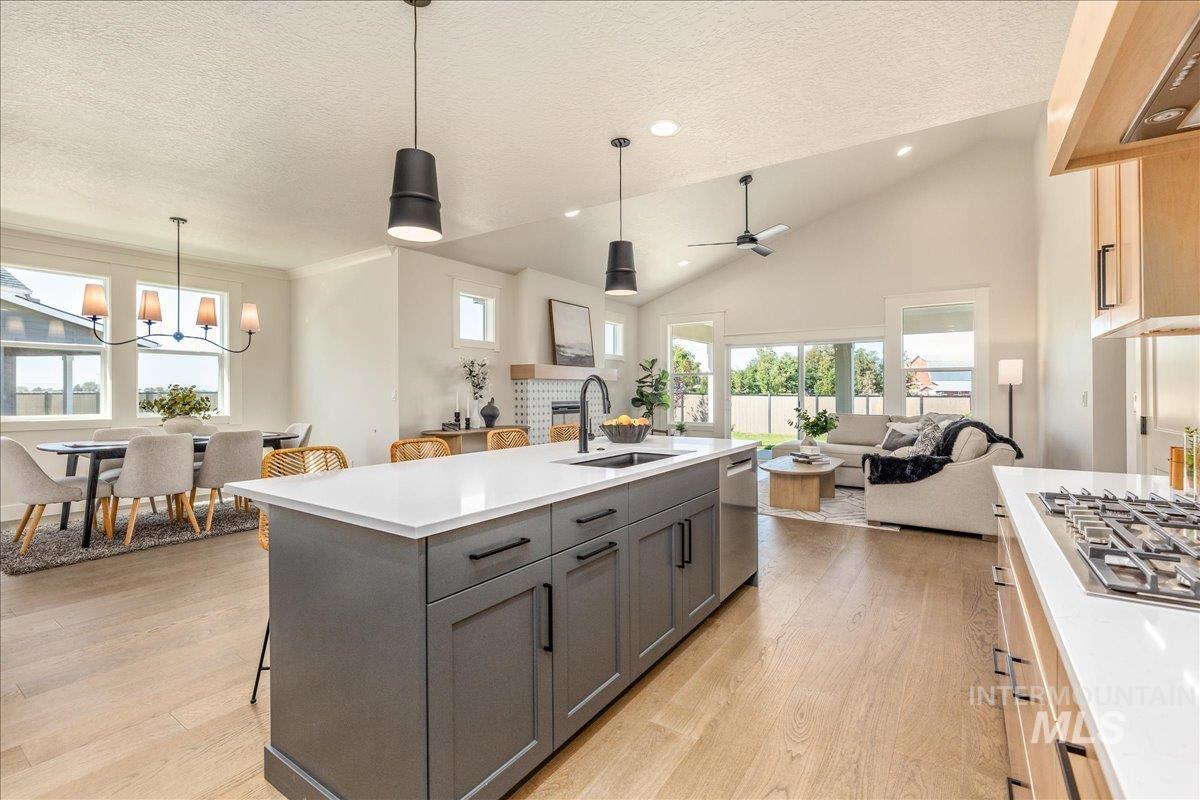 6874 W Los Flores Dr