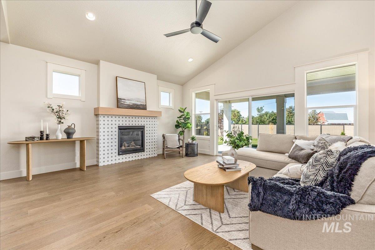 6874 W Los Flores Dr