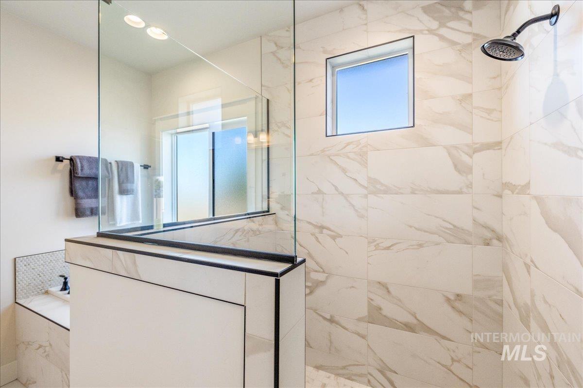 6874 W Los Flores Dr