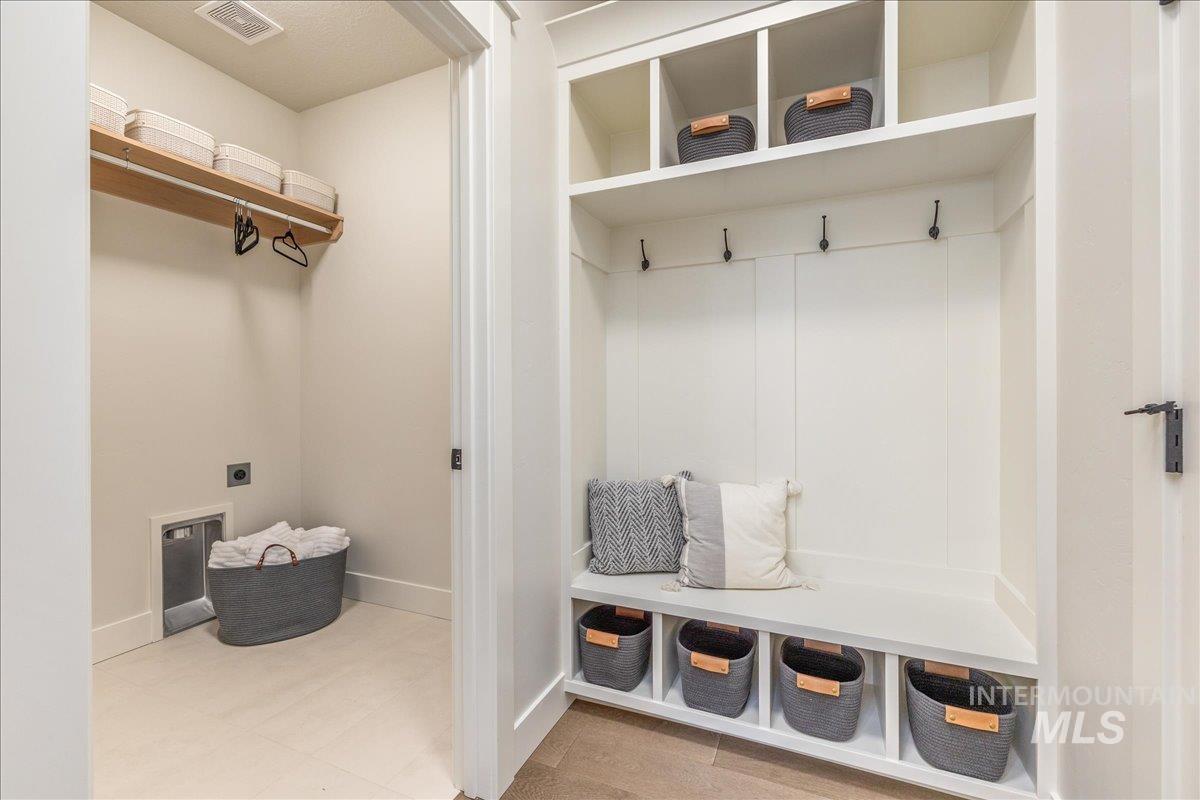 6874 W Los Flores Dr