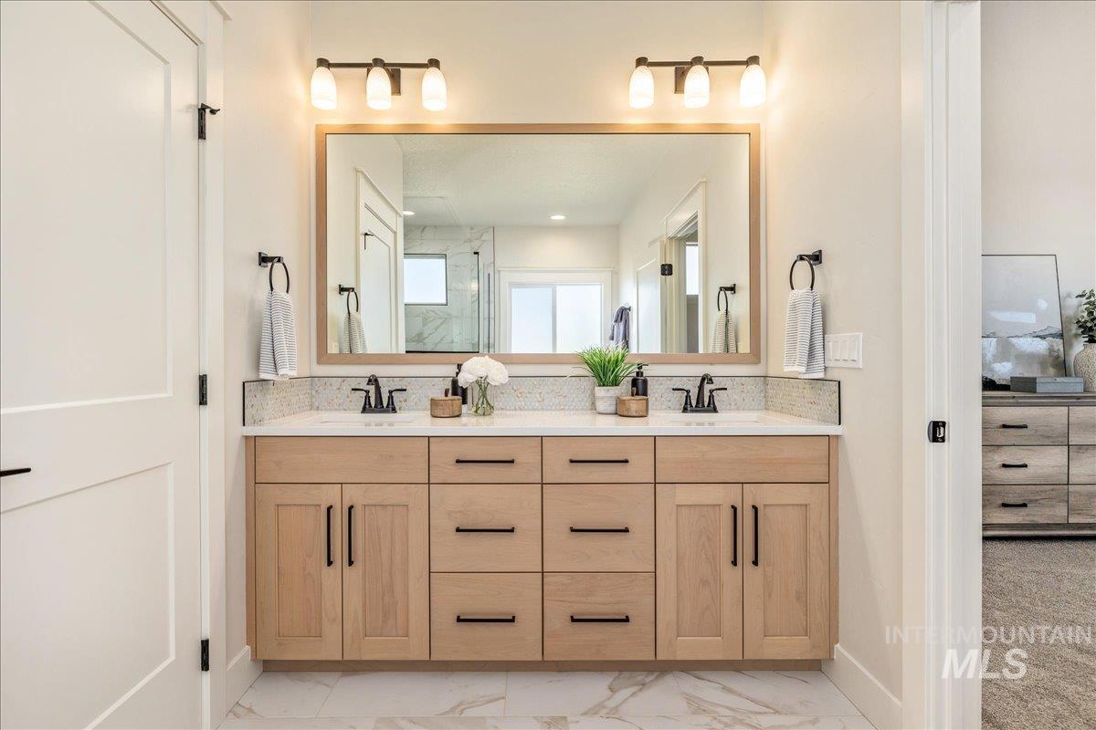 6874 W Los Flores Dr