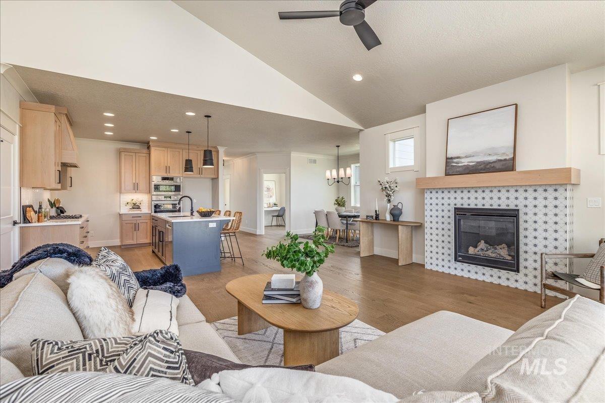 6874 W Los Flores Dr