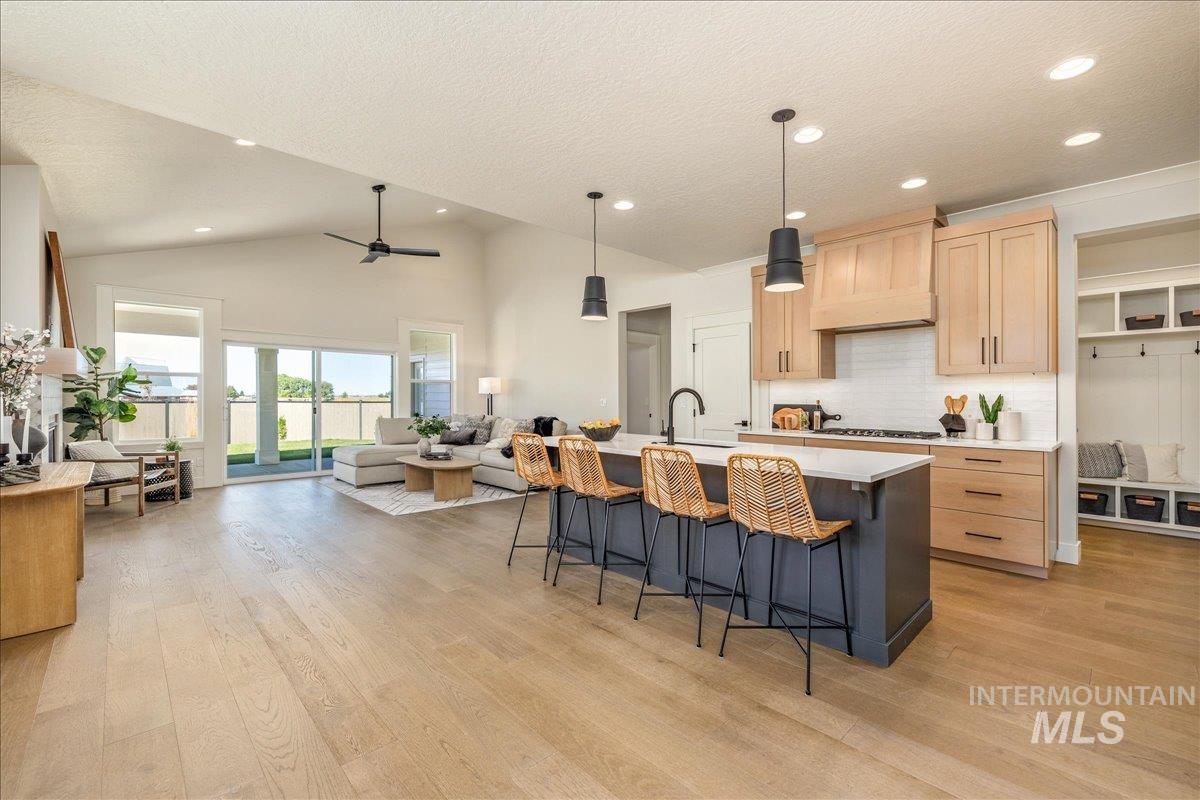 6874 W Los Flores Dr