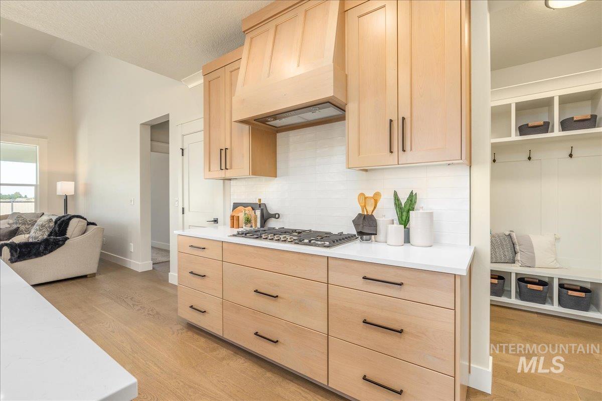 6874 W Los Flores Dr