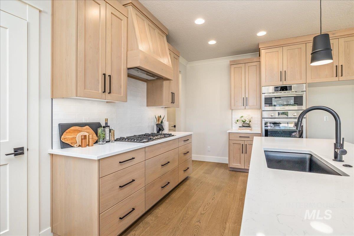 6874 W Los Flores Dr